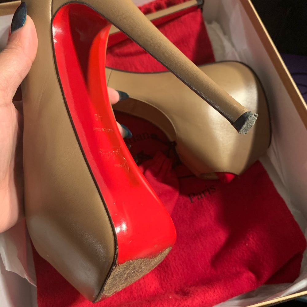Christian Louboutin - Picture 13 of 15